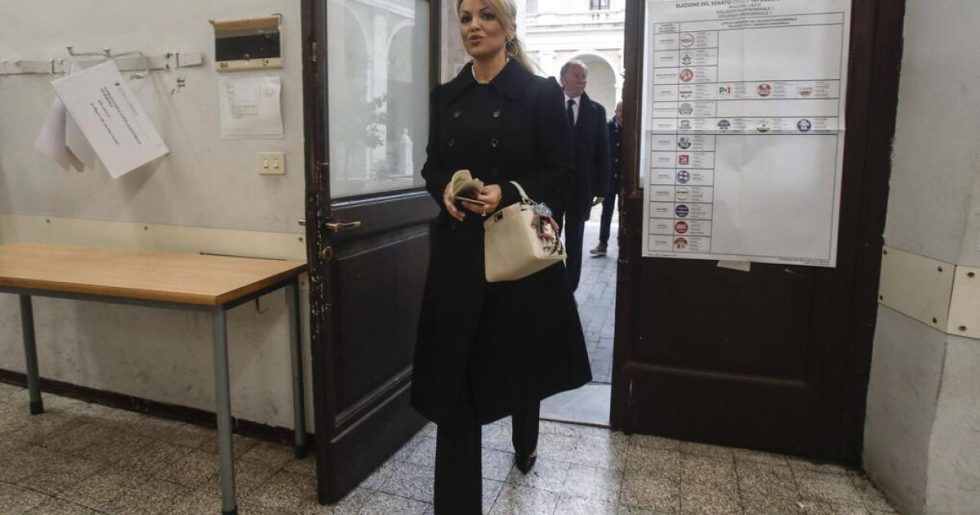 Από αρραβωνιαστικά του «μίστερ τιβί», επίδοξη σωτήρας της Ιταλίας